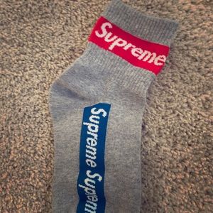 SUPREME SOCKS